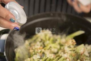 干锅花菜一厨作铸铁锅版的做法步骤：6