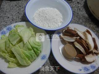 浓汤宝香菇圆白菜面疙瘩的做法步骤：1