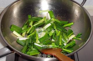 蒜苗肉片炒茨菇的做法步骤：6
