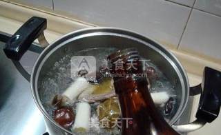 《宫廷膳底档》-淮杞黄精炖乳鸽的做法步骤：6