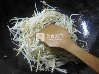 韭菜鸡蛋炒绿豆芽的做法步骤：5