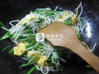韭菜鸡蛋炒绿豆芽的做法步骤：6