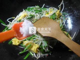 韭菜鸡蛋炒绿豆芽的做法步骤：7