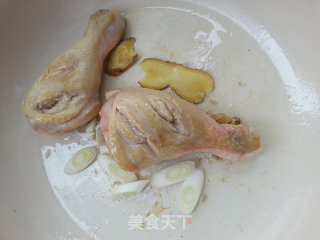 叶蘑焖鸡腿的做法步骤：4