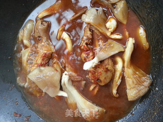 叶蘑焖鸡腿的做法步骤：8