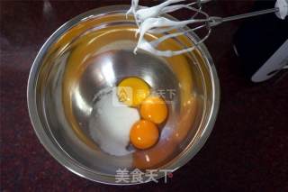 蓝莓淡奶油海绵蛋糕的做法步骤：3