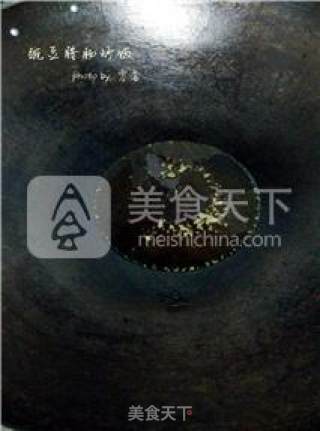 【豌豆菇凉与腊肠先生的邂逅】豌豆腊肠炒饭的做法步骤：5