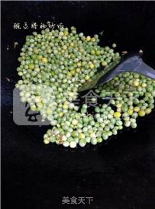 【豌豆菇凉与腊肠先生的邂逅】豌豆腊肠炒饭的做法步骤：6