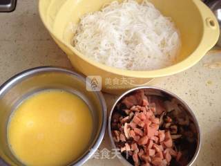 炒米粉的做法步骤：1