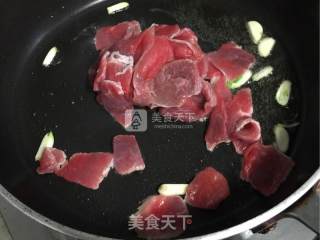 家常炒羊肉片的做法步骤：3