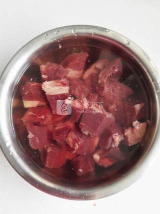 南瓜牛肉汤的做法步骤：1