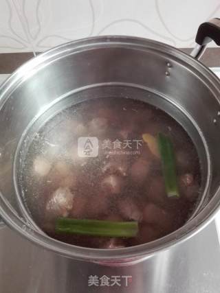 南瓜牛肉汤的做法步骤：2