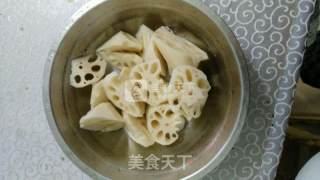 莲藕排骨汤的做法步骤：5