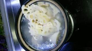 莲藕排骨汤的做法步骤：7