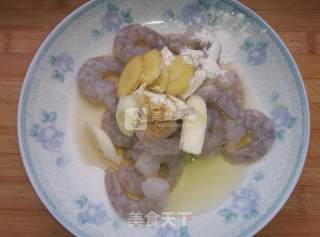 滑蛋虾仁的做法步骤：2