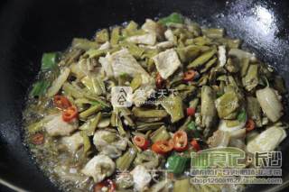 小炒农家酸芋荷的做法步骤：7