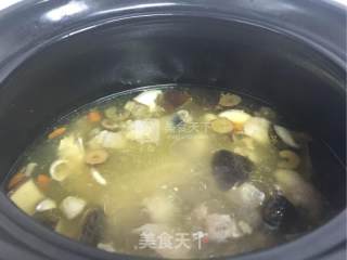 香菇炖鸡的做法步骤：7