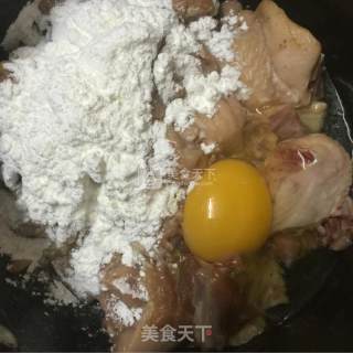 炸鸡块的做法步骤：3