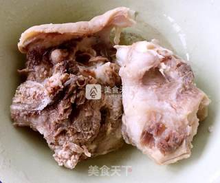 葱爆孜然羊脸肉的做法步骤：1