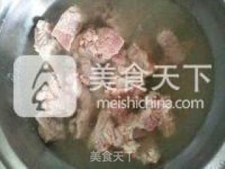 茶树菇党参炖龙骨的做法步骤：2