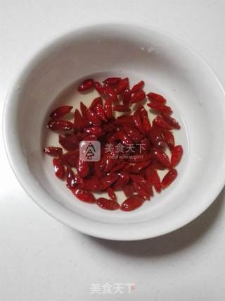 枸杞软欧面包的做法步骤：1