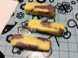 蓝莓理石纹饼干by：普蓝高科蓝莓美食特约撰稿人的做法步骤：11