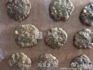 巧克力蓝莓奇普饼干by：普蓝高科蓝莓美食特约撰稿人的做法步骤：3