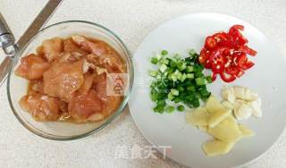 有肉才充实の麻辣烧鸡的做法步骤：1