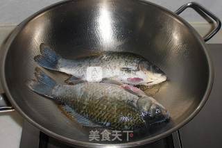 鲫鱼萝卜丝汤的做法步骤：3