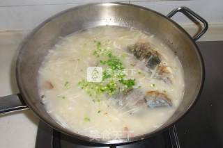 鲫鱼萝卜丝汤的做法步骤：7
