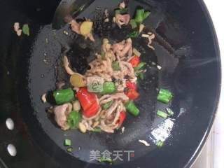 肉丝炒烤麦麸的做法步骤：4