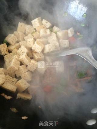 肉丝炒烤麦麸的做法步骤：6