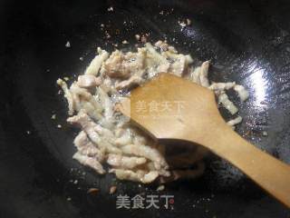 猪肉炒菜芯的做法步骤：3
