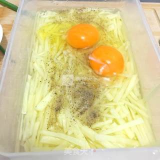 快手早餐土豆鸡蛋饼的做法步骤：3