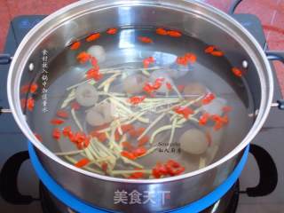 冬季暖胃，龙眼枸杞姜茶的做法步骤：2