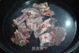 山药排骨枸杞滋补汤的做法步骤：3