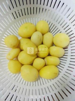 香煎土豆的做法步骤：1