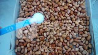 盐烤花生米的做法步骤：3