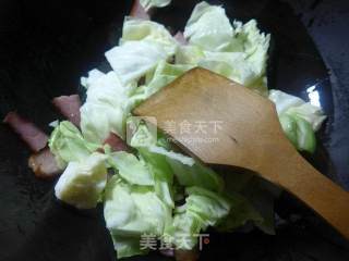 酱肉炒圆白菜的做法步骤：3