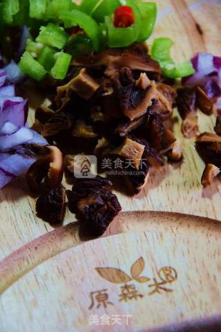 韩风习习的冬天来上一碗火辣的【韩式辣酱鱿鱼面】的做法步骤：3