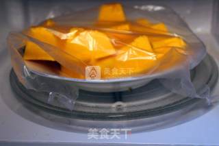 南瓜葱香软饼的做法步骤：2