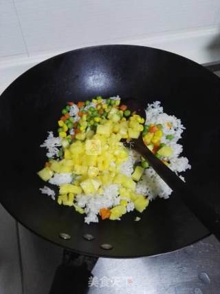花花炒饭——有菠萝的炒饭哦的做法步骤：6