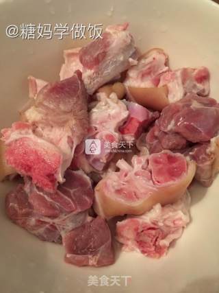 黄豆焖猪脚的做法步骤：1