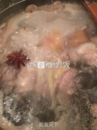 黄豆焖猪脚的做法步骤：2