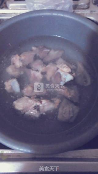 冬吃萝卜排骨汤的做法步骤：2