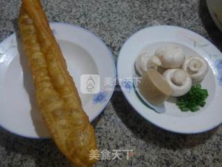 油条蘑菇汤的做法步骤：1