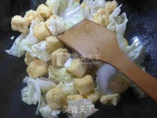 牛筋丸油豆腐煮白菜的做法步骤：3