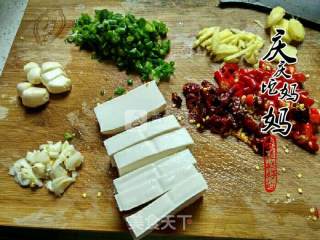 黄鸭叫鱼籽火锅的做法步骤：3