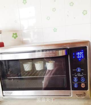 百香果纸杯蛋糕的做法步骤：8