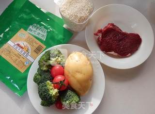 黑椒牛肉盖浇饭的做法步骤：1
